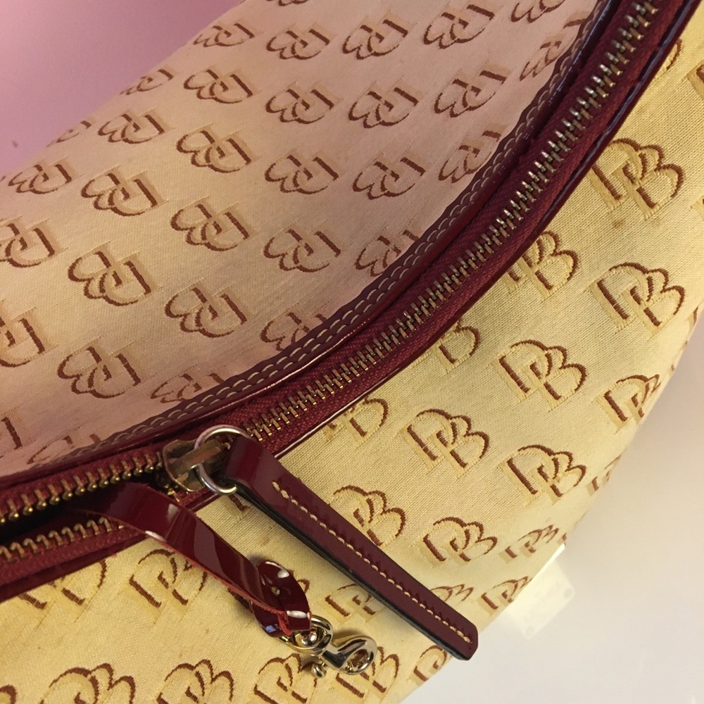 Dooney & Bourke Bag. - Picture 6 of 8